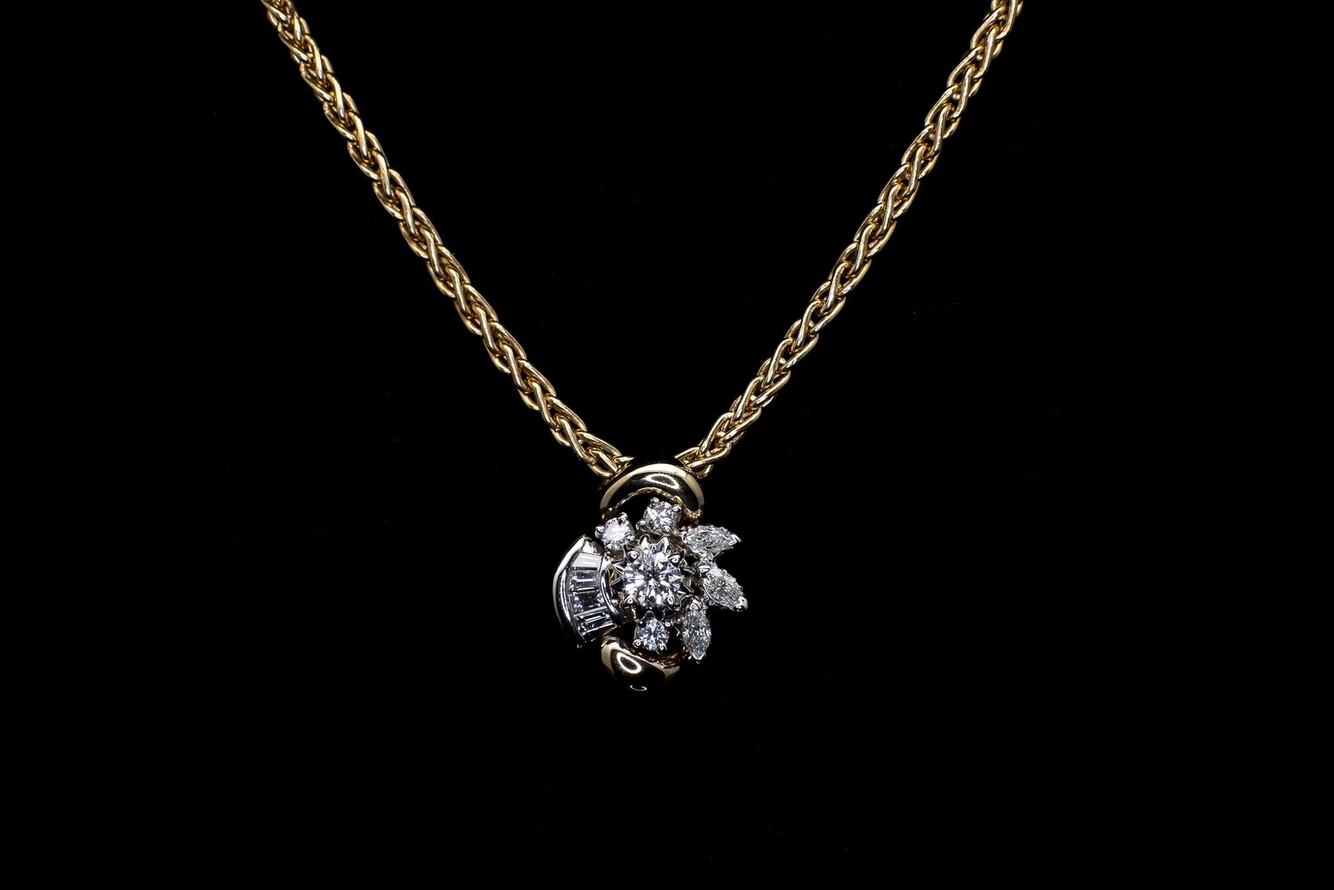 18k Gold Necklace with Diamonds