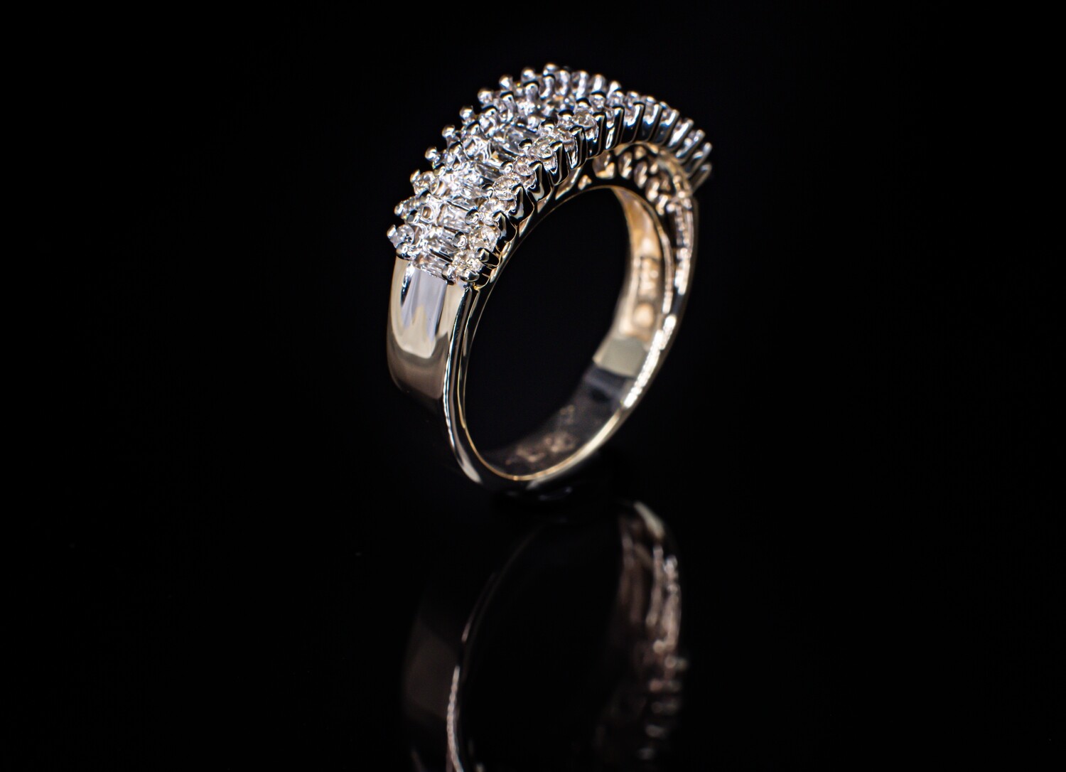 18k Gold Ring with Diamonds