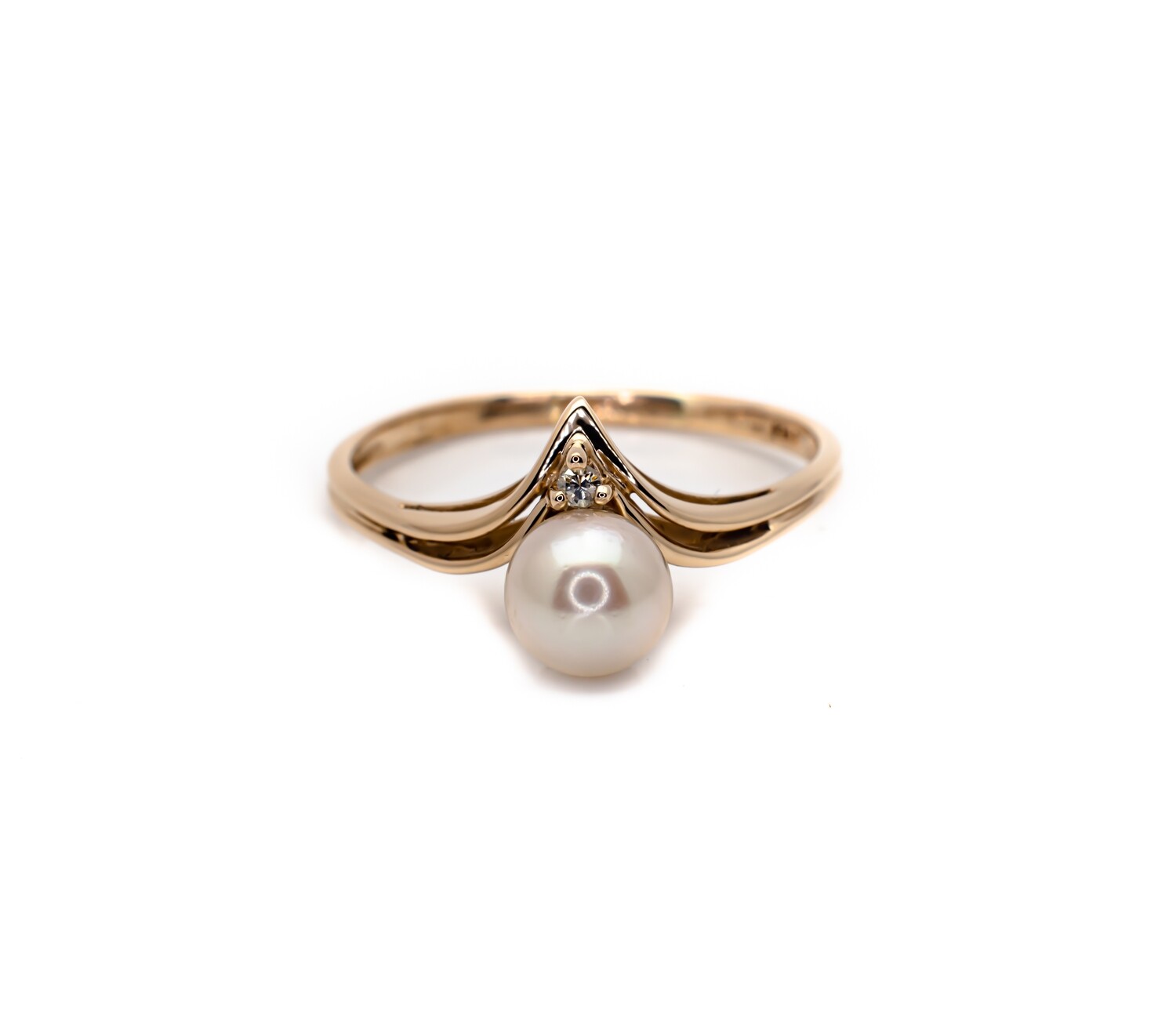 14k Gold Ring with Pearl and Diamond