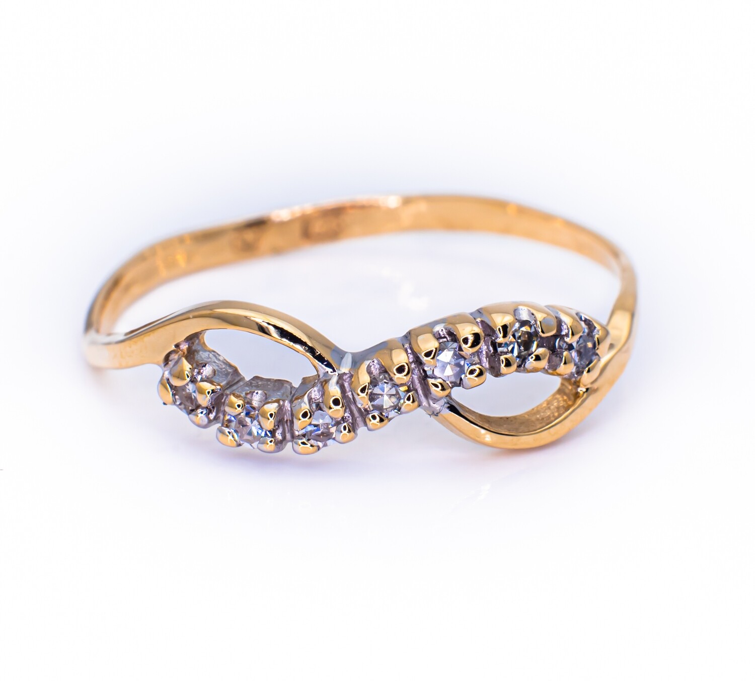 14K Yellow Gold Ring with Diamonds. Size - 6 1/2