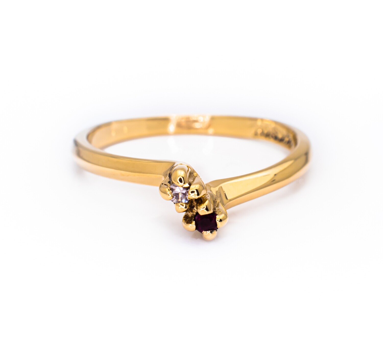 14K Yellow Gold Ring with Diamond and Red Topaz. Size - 6