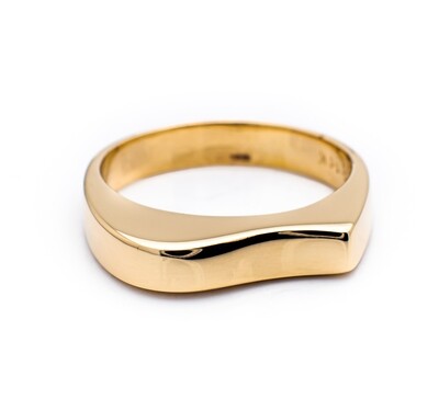 14K Yellow Gold Ring. Size - 5