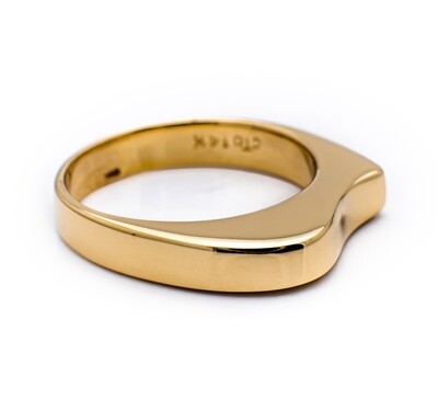 14K Yellow Gold Ring. Size - 5