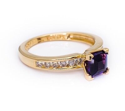 14k Yellow Gold Amethyst and Diamond Ring Size 6