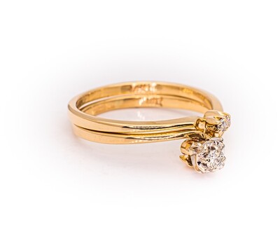 14K Yellow Gold Ring with Diamonds. Size - 5 1/2
