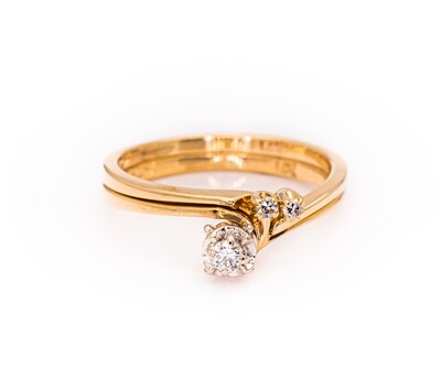 14K Yellow Gold Ring with Diamonds. Size - 5 1/2