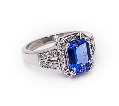 14K White Gold Blue Amethyst and Diamond Ring Size 7