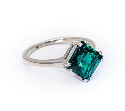 14K White Gold Ring with Green Amethyst. Size - 7