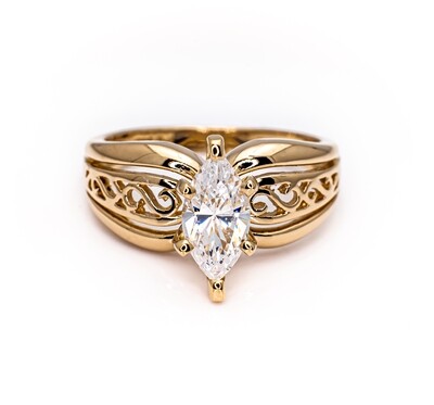 14K Yellow Gold Ring with CZ Stone. Size - 7