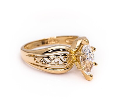 14K Yellow Gold Ring with CZ Stone. Size - 7