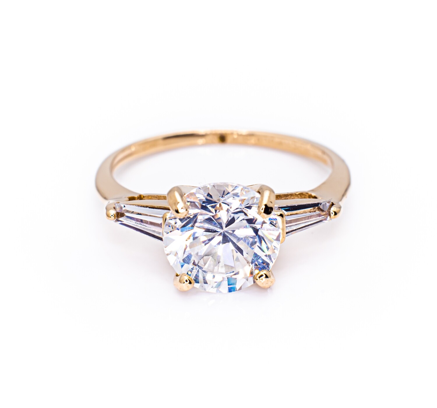 14K Yellow Gold Ring with Cubic Zirconia. Size - 6