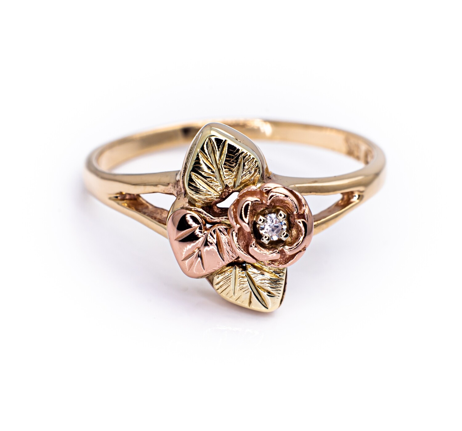 10K Gold Ring with Brilliant Cut Diamond