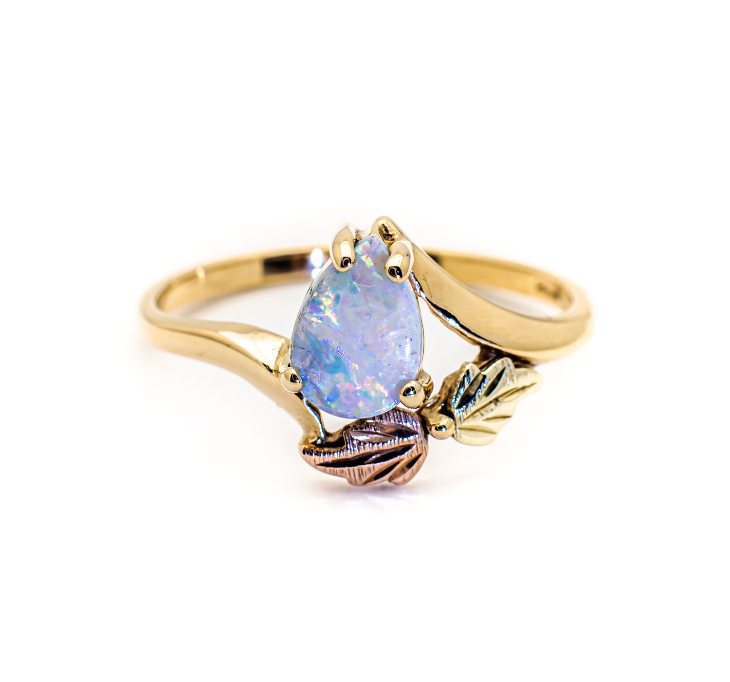 10K Yellow Gold Ring with Opal. Size - 7