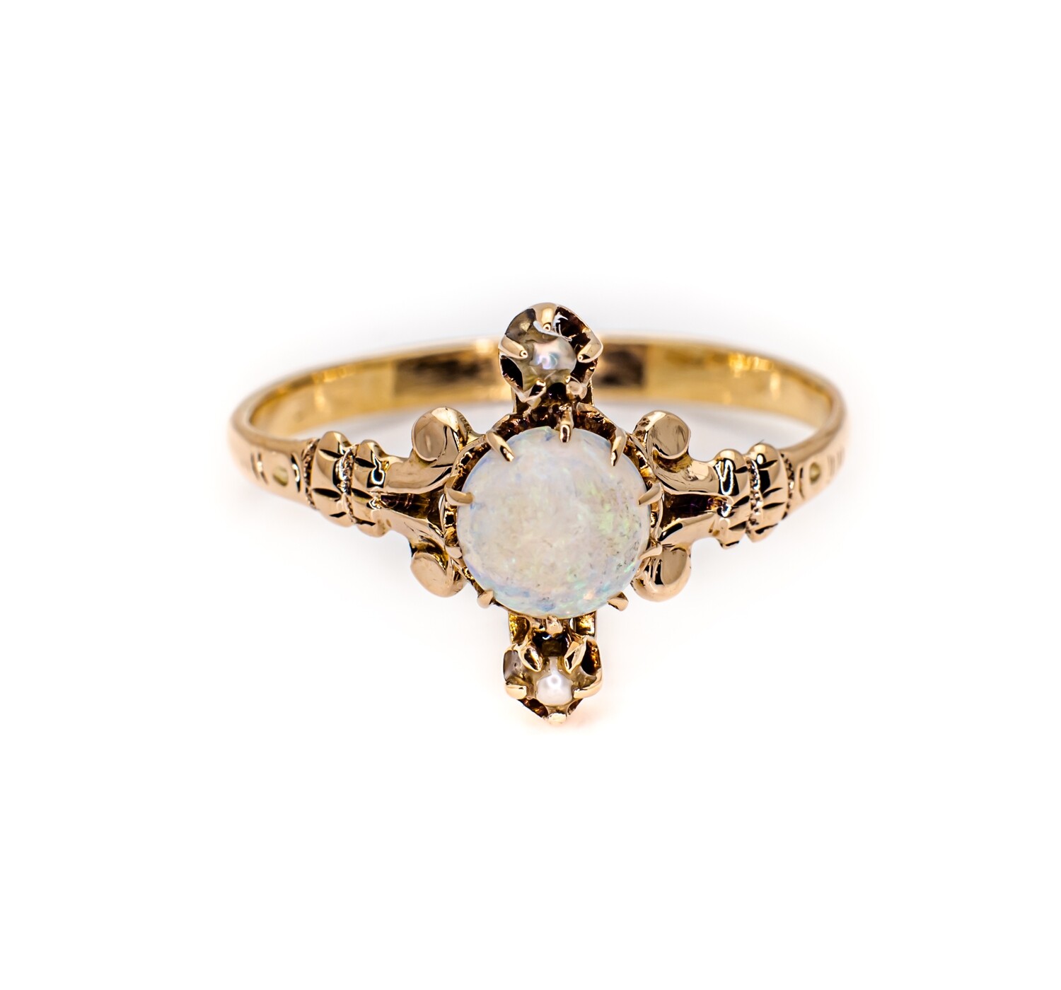 14K Yellow Gold Ring with Opal Gemstone. Size - 6 3/4