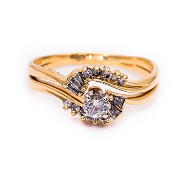 14K Yellow Gold Ring with Diamonds. Size - 8