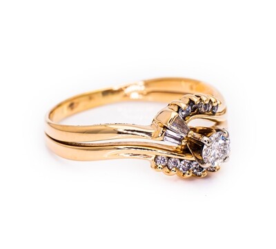 14K Yellow Gold Ring with Diamonds. Size - 8