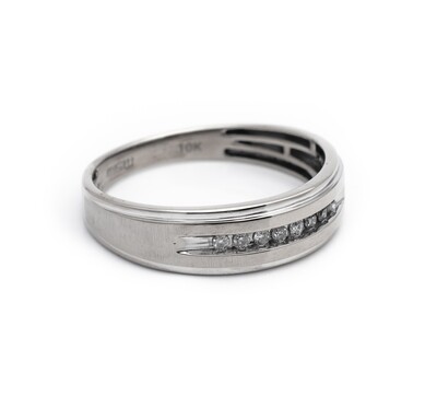10K White Gold Ring with Brilliant Cut Diamonds