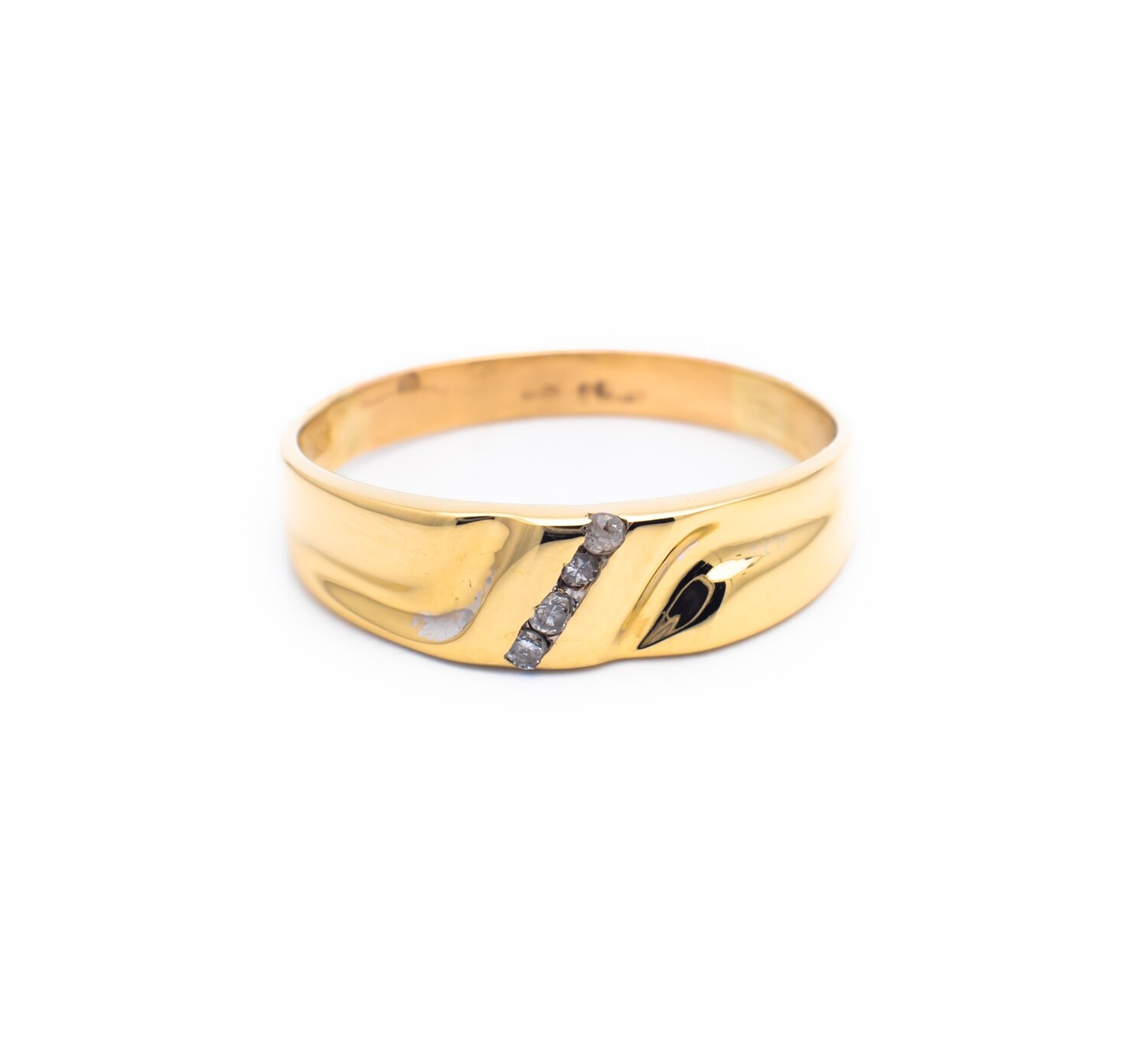 14K Yellow Gold Ring with Diamonds. Size - 7 1/2