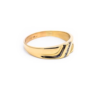 14K Yellow Gold Ring with Diamonds. Size - 7 1/2