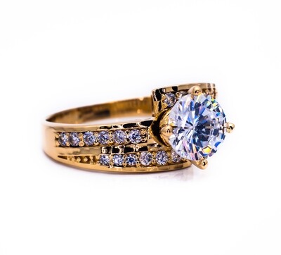 15K Yellow Gold Ring with CZ Stones. Size - 8