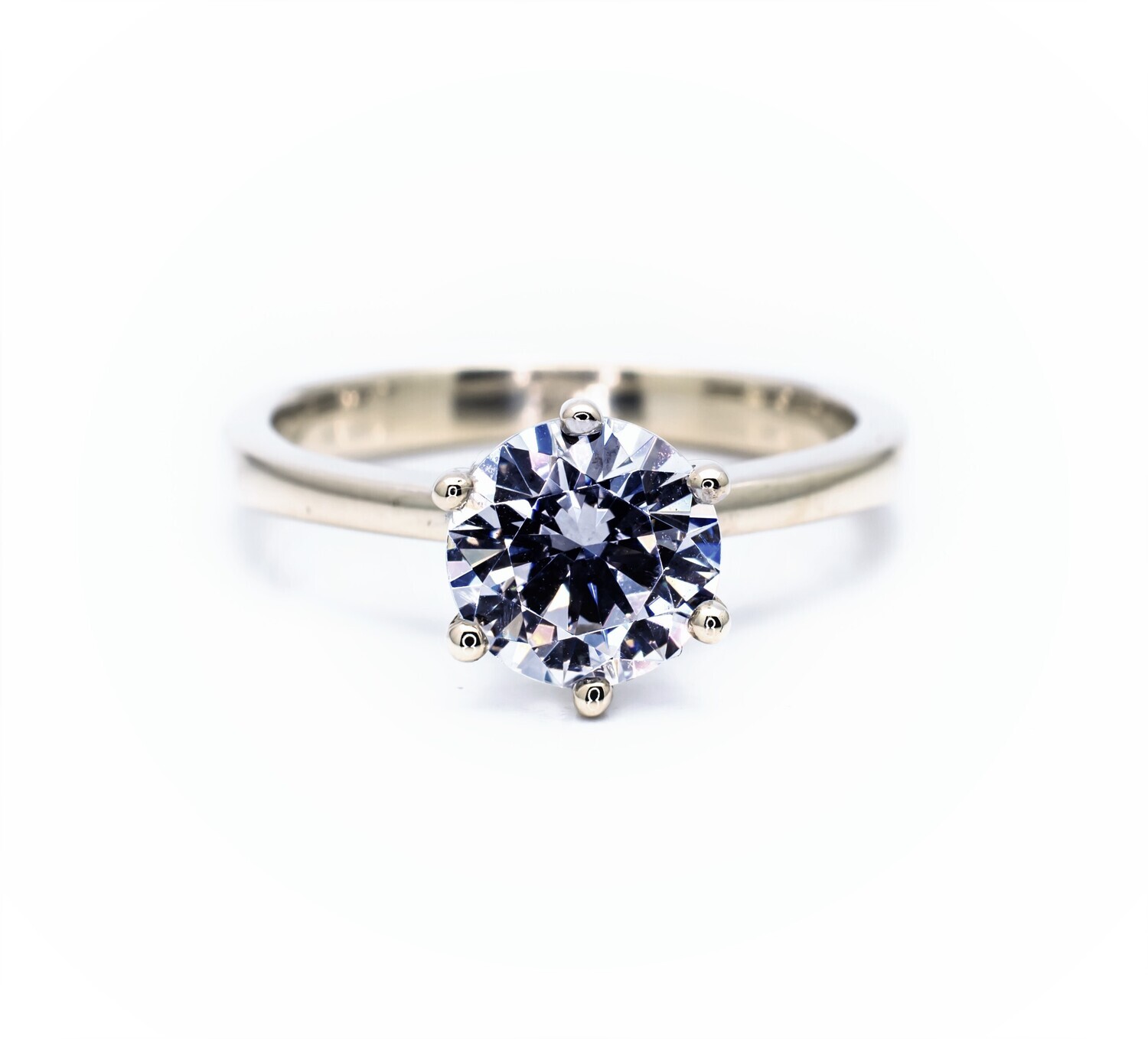 14K White Gold Ring with CZ Stone. Size - 7 1/2