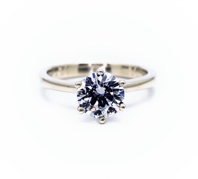 14K White Gold Ring with CZ Stone. Size - 7 1/2