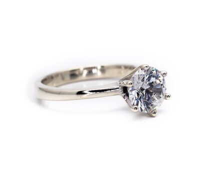 14K White Gold Ring with CZ Stone. Size - 7 1/2