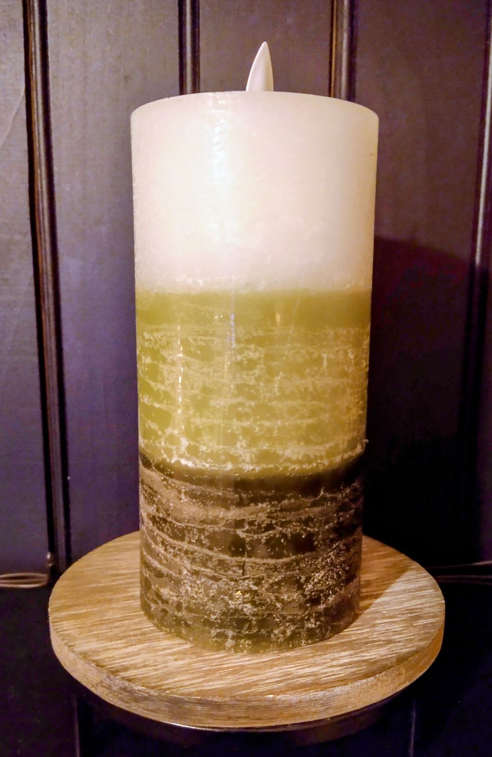 White/Green 3 Layer Rustic Moving Flame LED Candle White/Green 3 Layer Rustic Moving Flame LED Candle