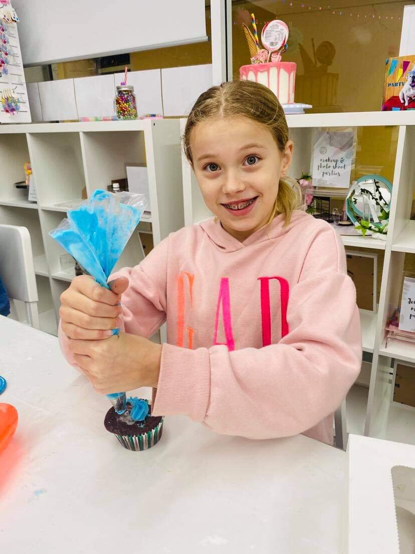 KIDS BUTTERCREAM & PIPING - PRIVATE LESSON - 8+ KIDS BUTTERCREAM & PIPING - PRIVATE LESSON - 8+