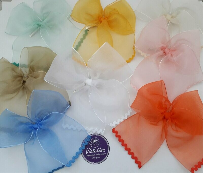 Lazo organza colores, con pinza. En dos tamaños