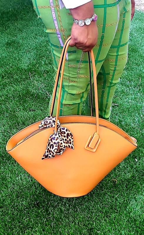 Caramel Over Shoulder Pursenality