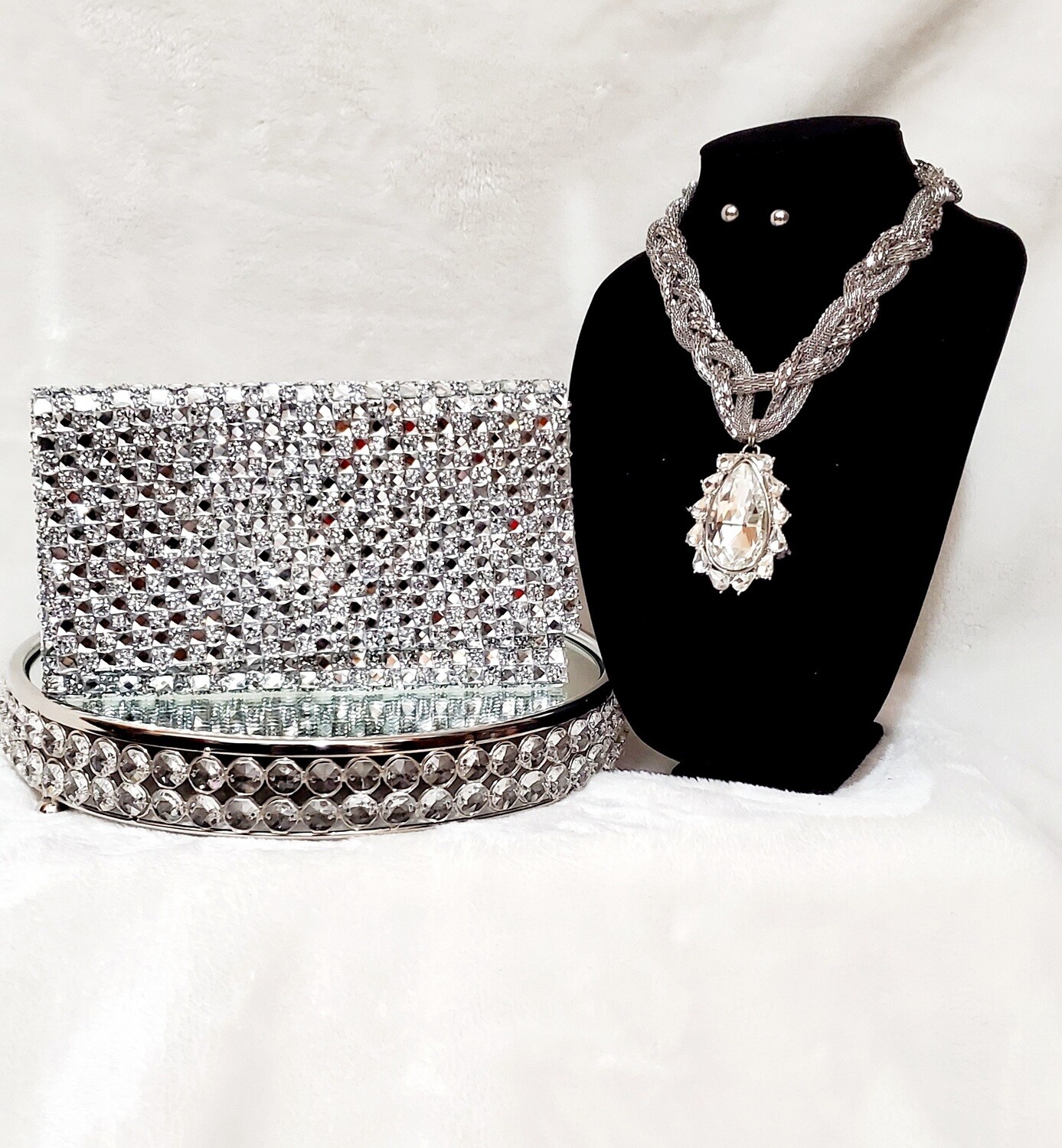 Glamorous Girl Classy Clutch and Necklace Set