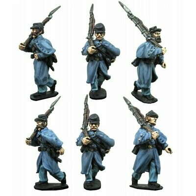 Union infantry in greatcoats, doubling right shoulder shift