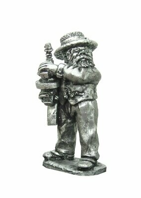​28mm Fantasy Gangster Dwarf wearing Straw Hat and standing with a Thompson Machine Gun.