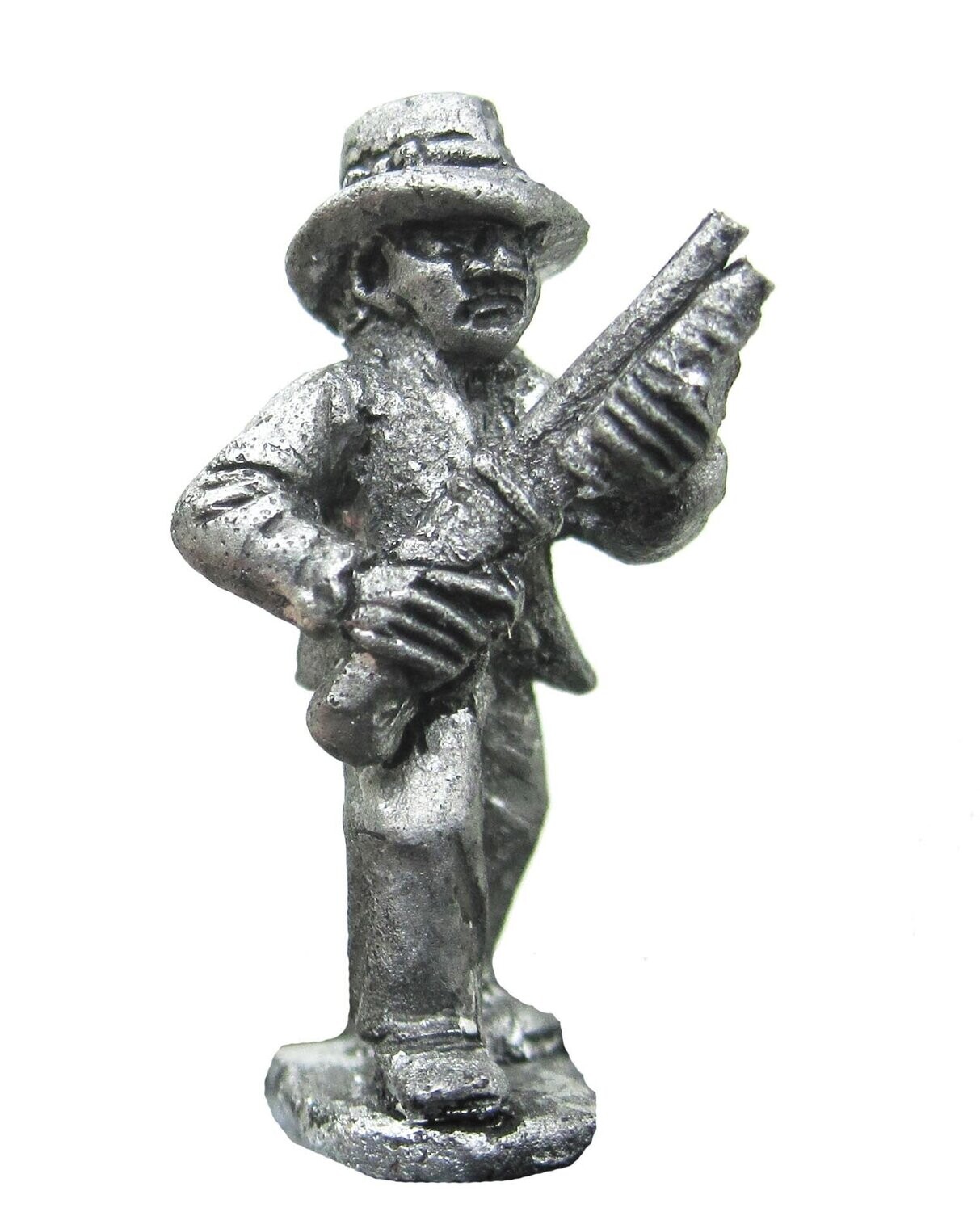 ​28mm Fantasy Gangster Halfling with shotgun.