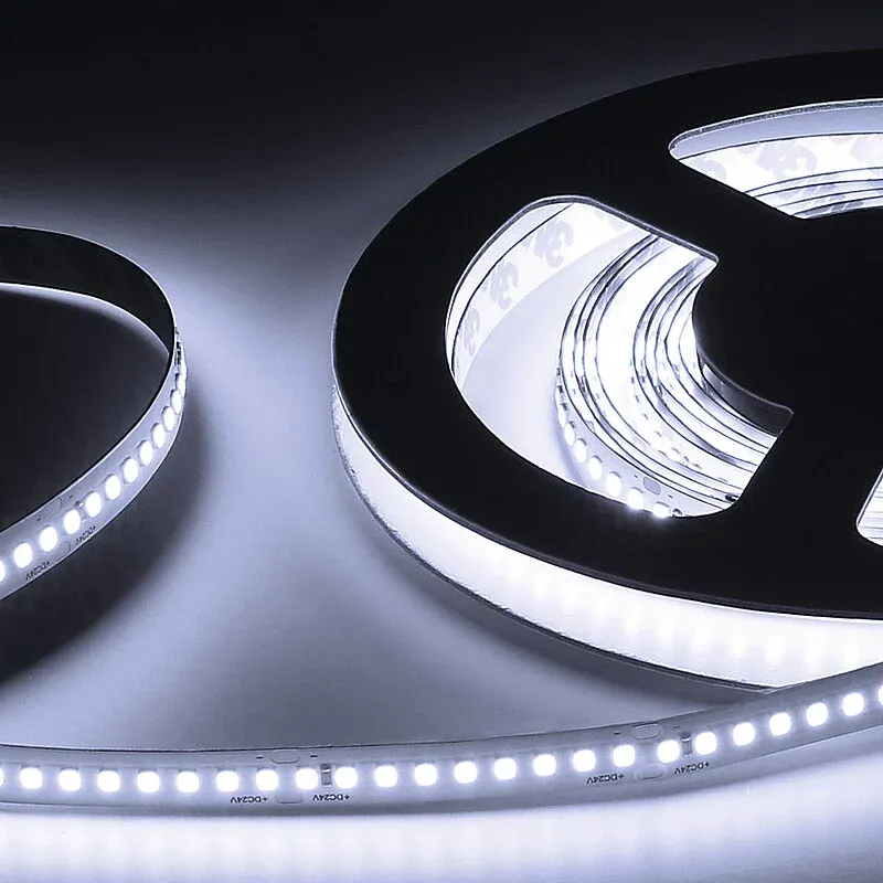 LED Streifen hell in weiss | 200 Lumen/W | 8W/m | 1600Lm/m