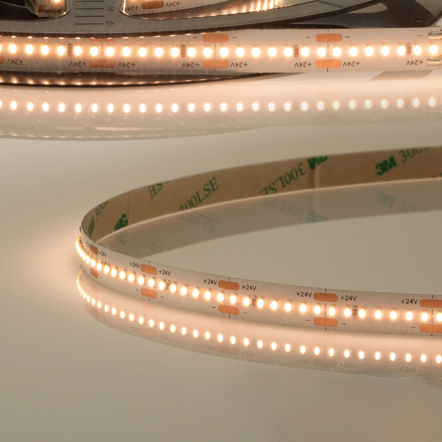LED Band hell | warmweiß | 1400Lm/m | 15W/m | CRI92 LED Band hell bei 3000Kelvin mit 1400Lumen/m von 1A-Ledshop