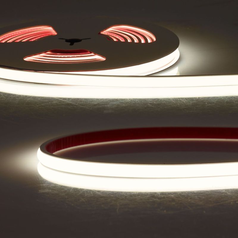 LED Streifen außen in 3000Kelvin | Flextube MiniCut mit 10W/m und 840Lm/m