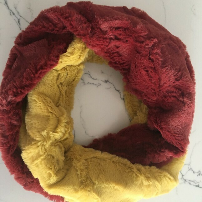 Plush Scarf (garnet/gold)