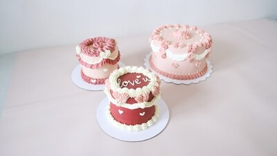 Valentine's Cake (4" x 3.5")