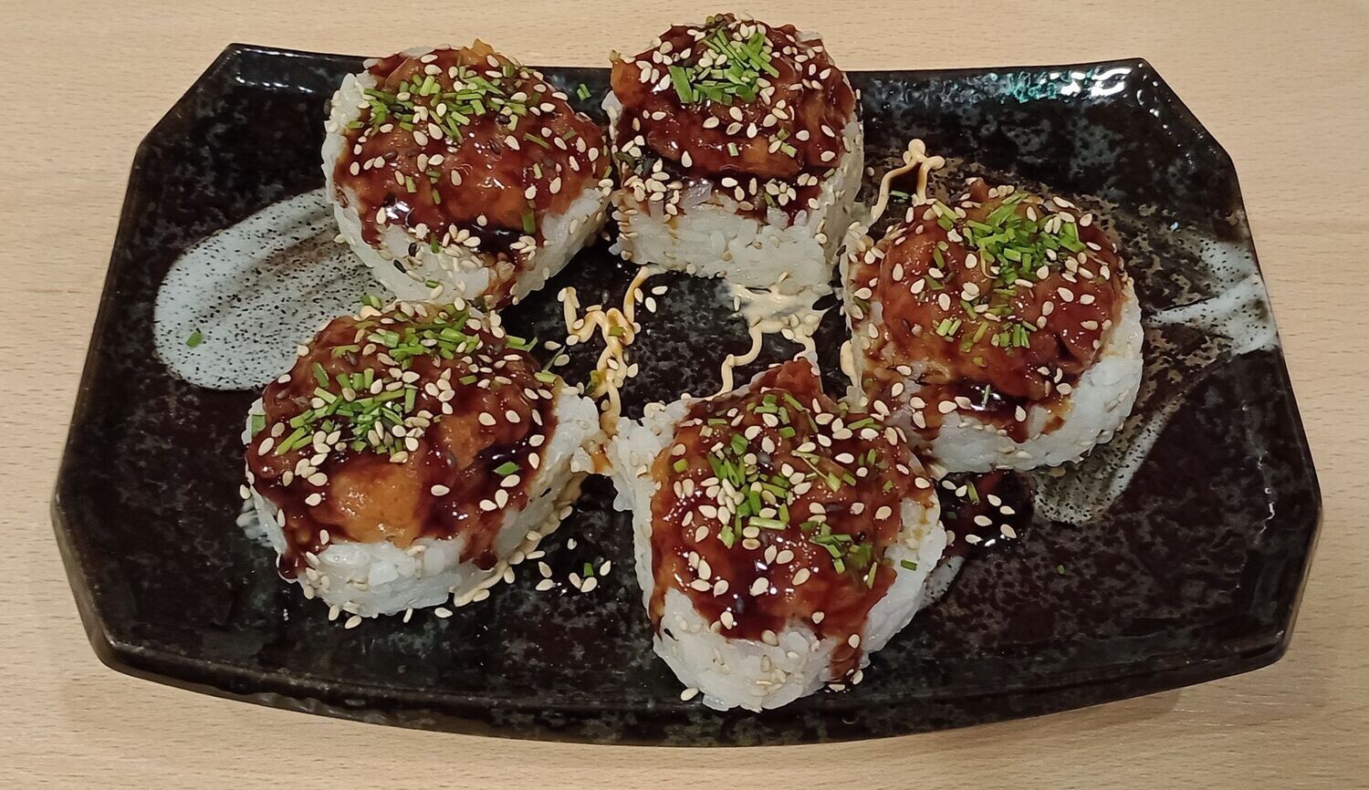 Crazy Salmon Roll (5pcs)