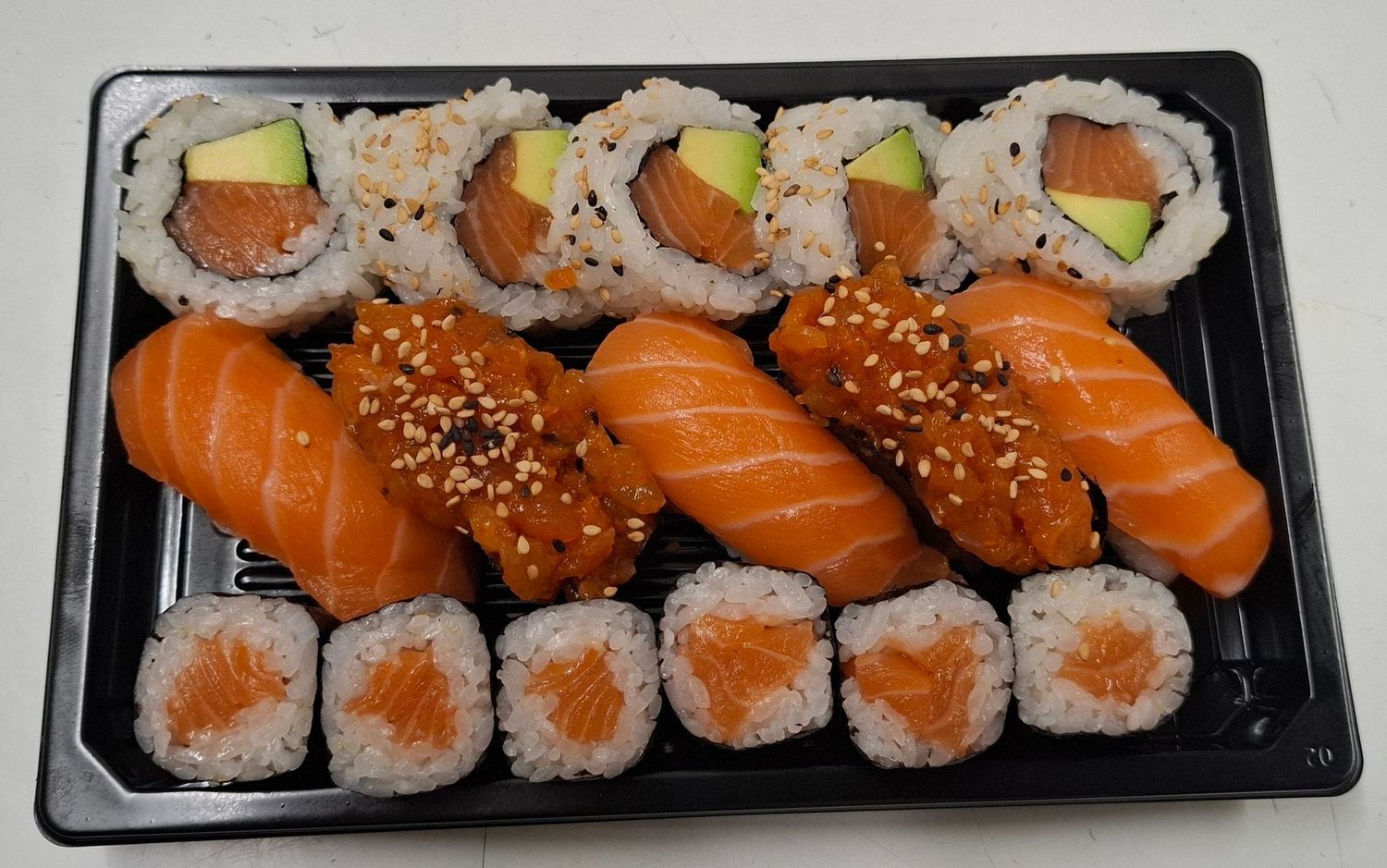 Salmon Combo (16Pcs)