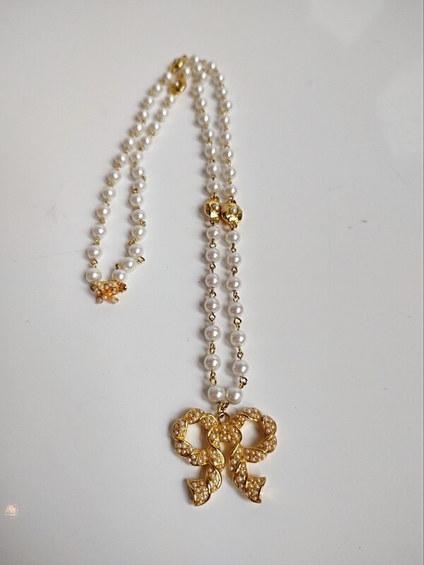 Nina Ricci Pearls Pendant Necklace