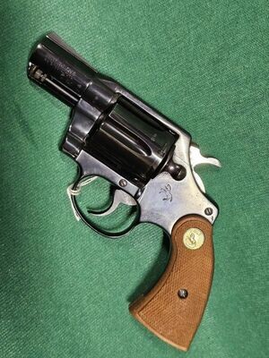 Revolver Colt Detective