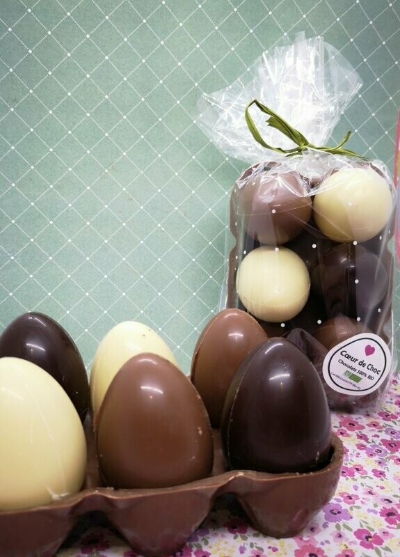 PAQUES Boite à Oeufs fond chocolat noir - 200g