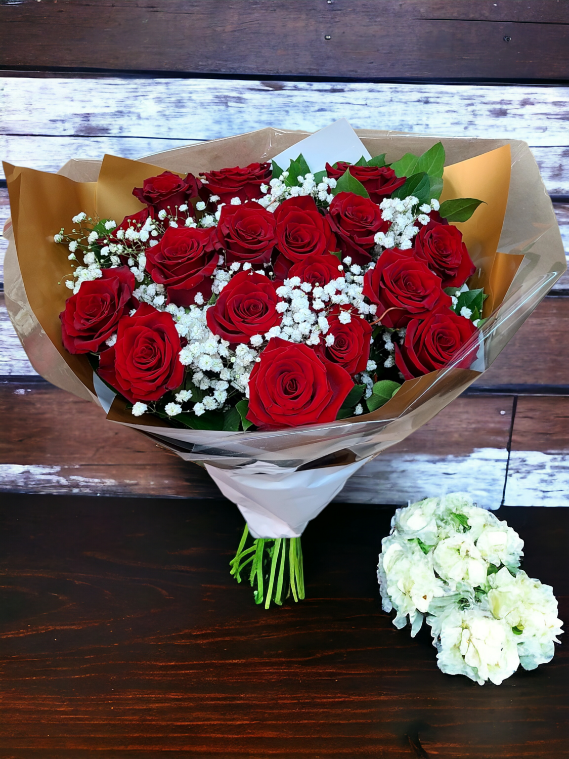 Handheld Bouquet Of Dozen Roses