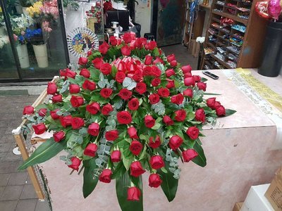 Exquisite Traditional Red Roses