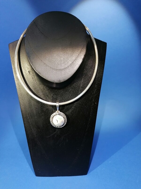 Hals - Schmuck