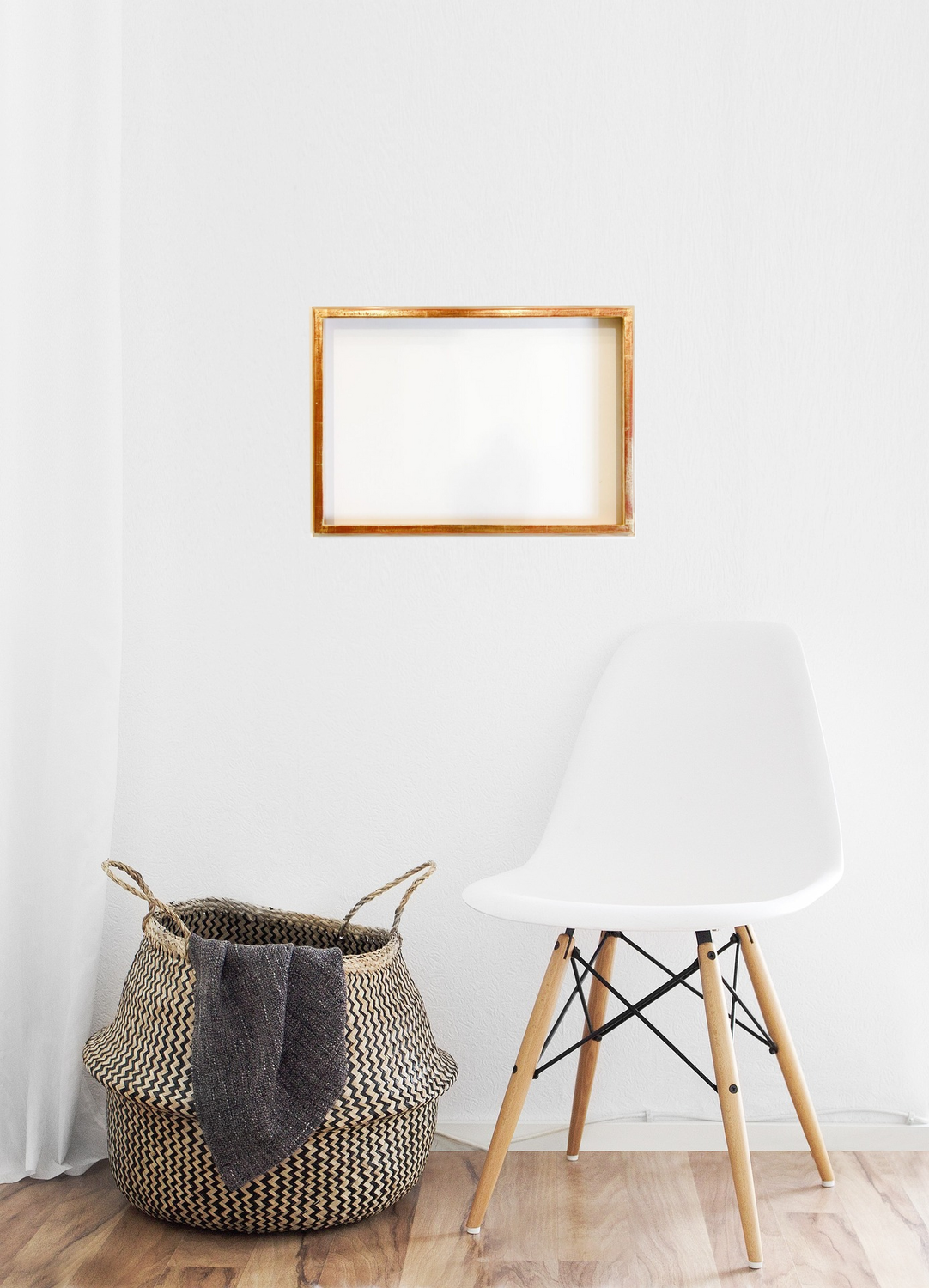 Handgefertigter Bilderrahmen, teilvergoldet. Passend für Bildgröße bis 39 x 56 cm