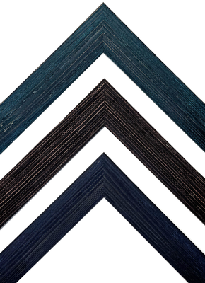 Changeable frame in country house style with roughly structured surface made of solid spruce wood. Three dark colours and 26 standard formats to choose from. The strip is 30 mm wide and 17.5 mm deep. Changeable frame in country house style with roughly structured surface made of solid spruce wood. Three dark colours and 26 standard formats to choose from. The strip is 30 mm wide and 17.5 mm deep.